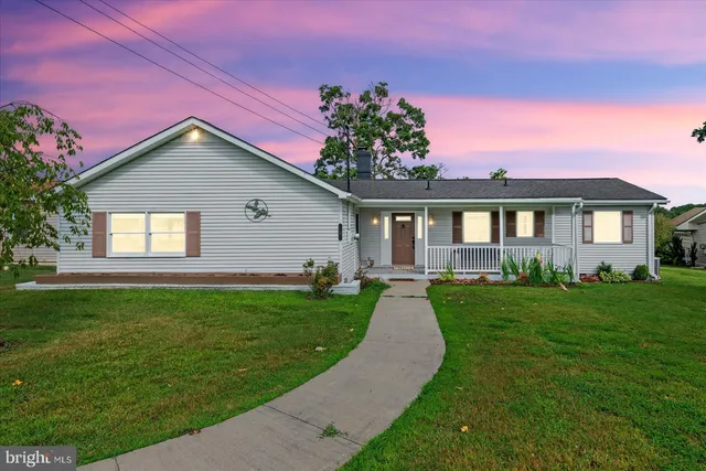 $749,900 | 537 Harbor View Circle, Colonial Beach, VA 22443