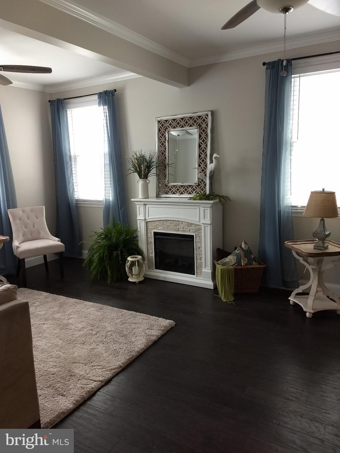 1816 Portship Road Baltimore, MD 21222 - Photo 8 of 24 Living Room