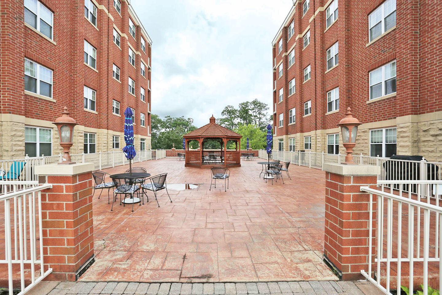 1 Itasca Place, Unit 304 Addison, IL 60143 - Photo 24 of 25 a view of a building with sitting area