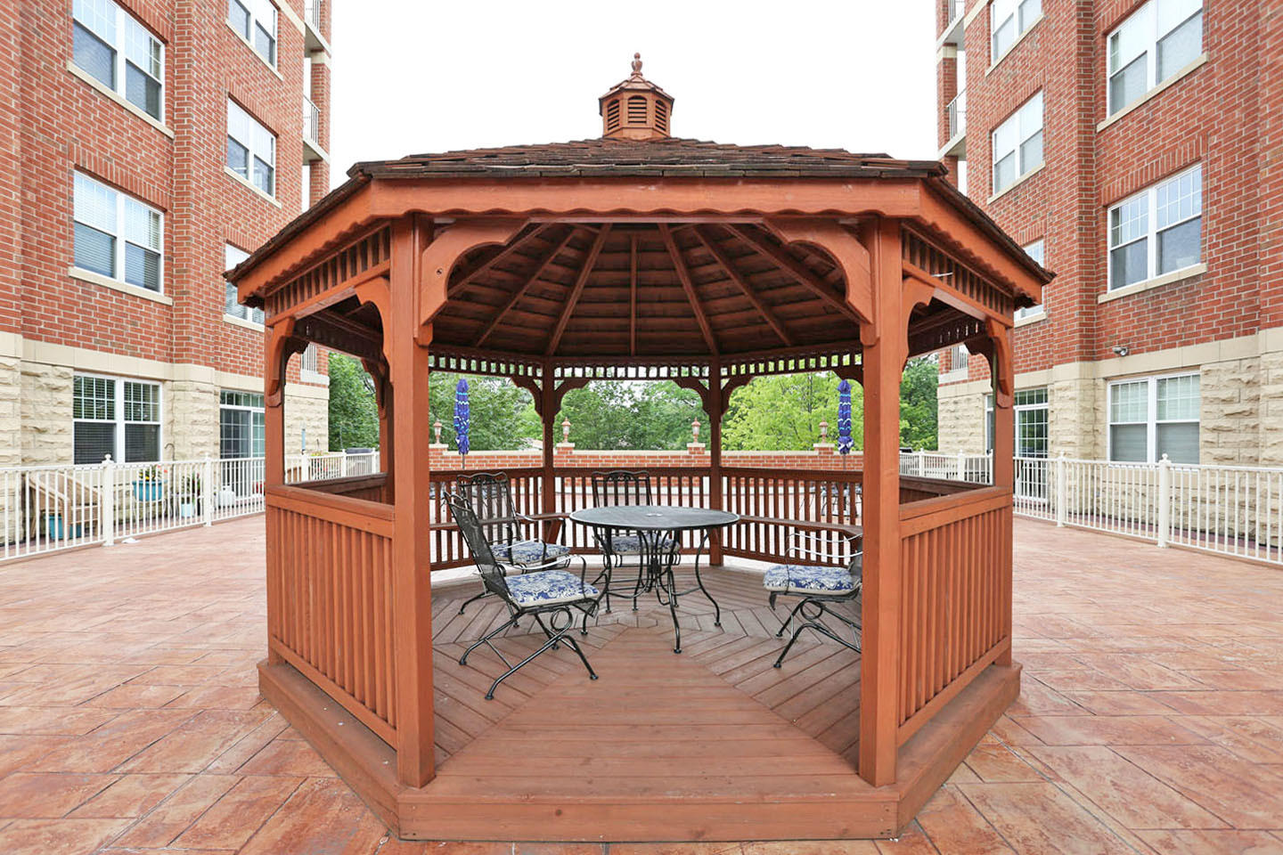 1 Itasca Place, Unit 304 Addison, IL 60143 - Photo 25 of 25 a view of a chairs and table in the patio with a small yard