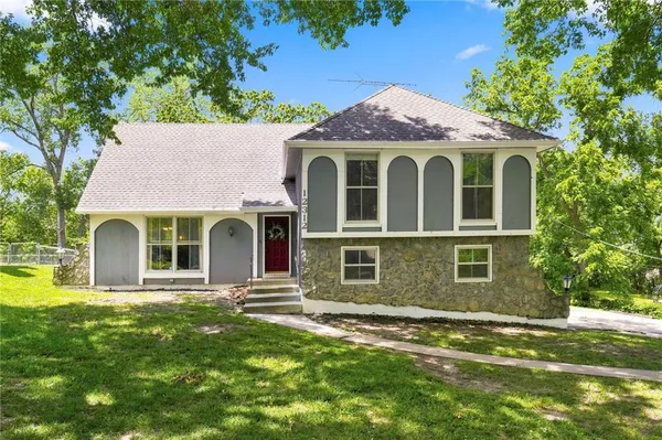 $295,000 | 12312 Askew Drive, Grandview, MO 64030