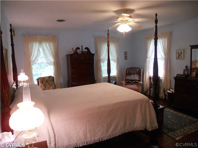 8100 Sinclair Road Mechanicsville, VA 23111 - Photo 9 of 12 Master Bedroom - Master Bedroom w/attached full ba