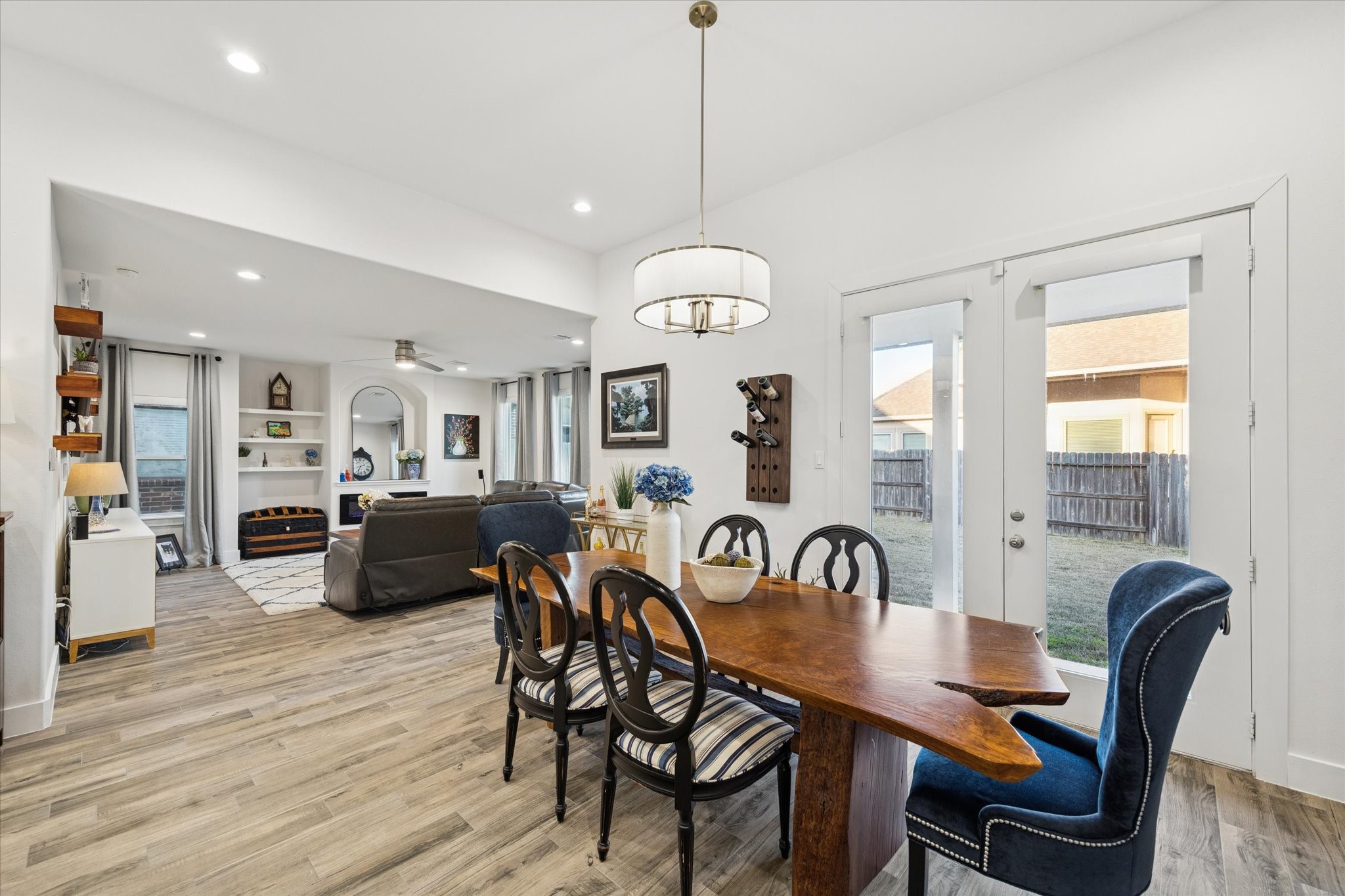 203 Hampton Glen Road Montgomery, TX 77356 - Photo 6 of 28 A charming and cozy breakfast area with a view into the living room. Abundant natural light fills the space, creating a comfortable and inviting atmosphere. Enjoy your morning coffee while relaxing and appreciating both the patio and the beautifully designed living room.