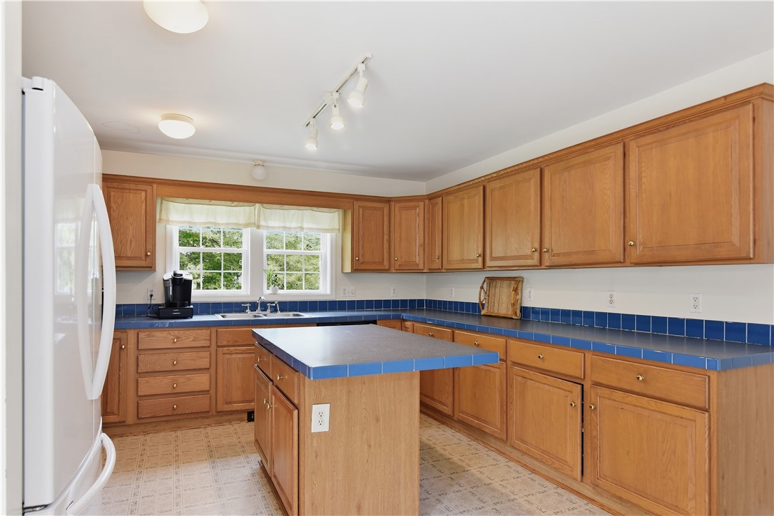 2037 Crandall Road Tiverton, RI 02878 - Photo 9 of 48 Gallery Image 9
