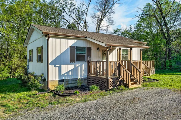 a view of a house with backyard