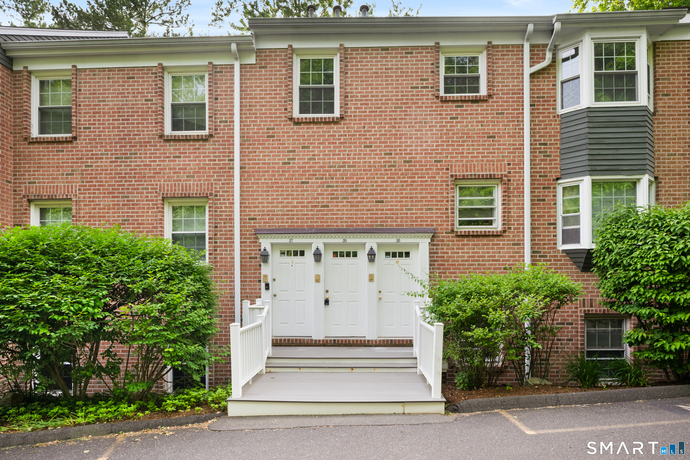 3 Valley View Road, Unit 39 Norwalk, CT 06851 - Photo 2 of 13