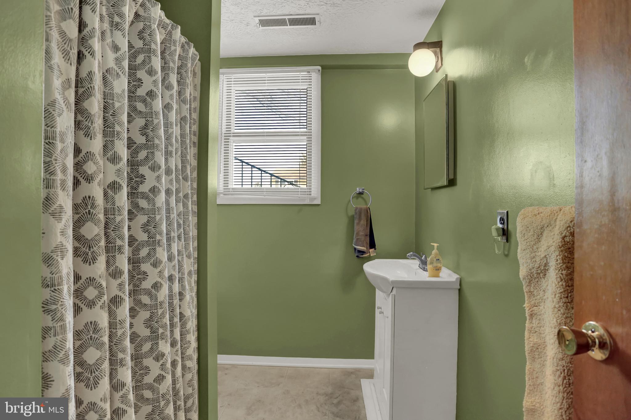 2230 Chestnut Road York, PA 17408 - Photo 33 of 38 Lower Level Full Bagth