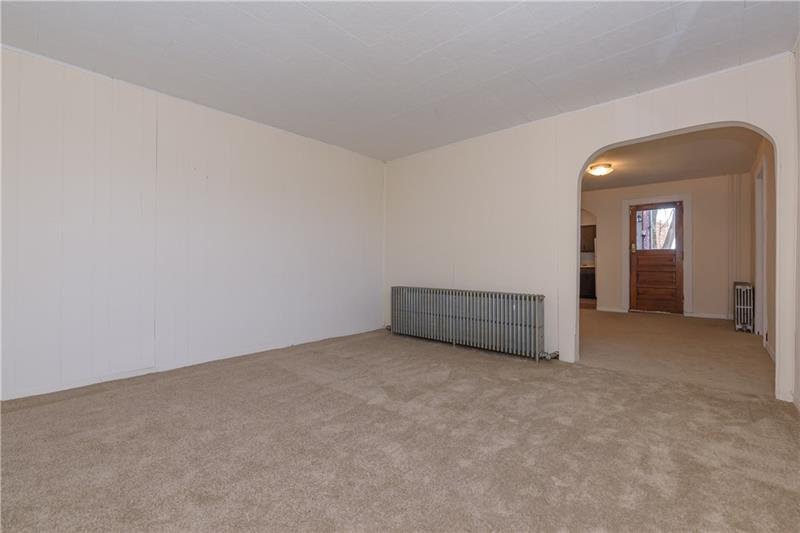 127 Frazier Avenue McKees Rocks, PA 15136 - Photo 4 of 22 Living Room