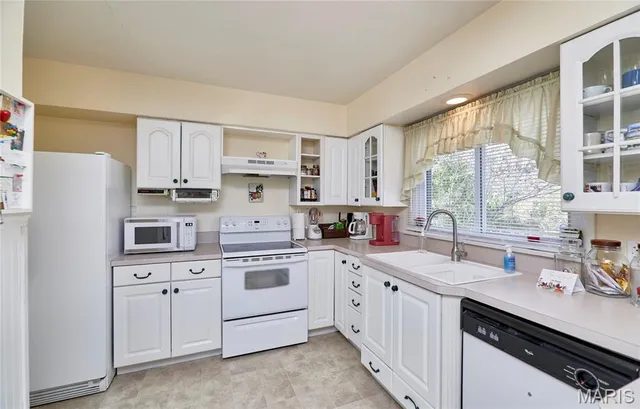 $218,000 | 917 Hawthorn Avenue, St. Charles, MO 63301