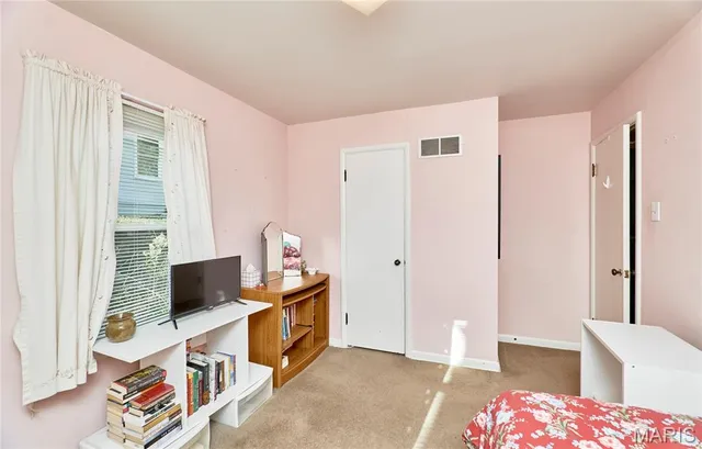 $218,000 | 917 Hawthorn Avenue, St. Charles, MO 63301