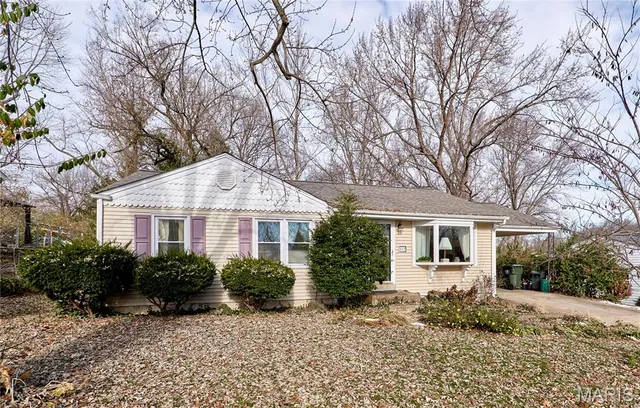 $218,000 | 917 Hawthorn Avenue, St. Charles, MO 63301