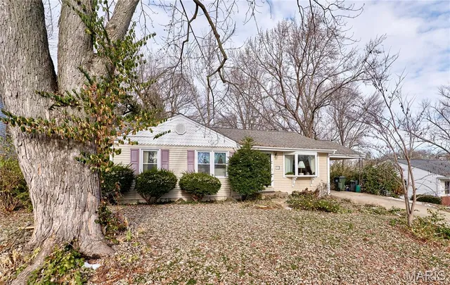 $218,000 | 917 Hawthorn Avenue, St. Charles, MO 63301