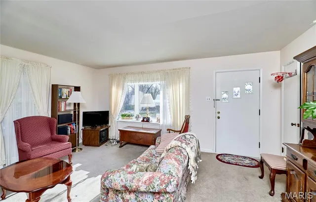 $218,000 | 917 Hawthorn Avenue, St. Charles, MO 63301