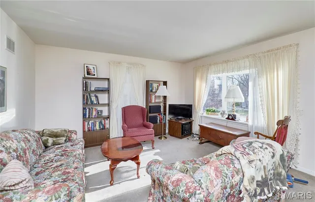 $218,000 | 917 Hawthorn Avenue, St. Charles, MO 63301