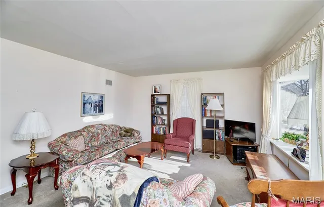 $218,000 | 917 Hawthorn Avenue, St. Charles, MO 63301