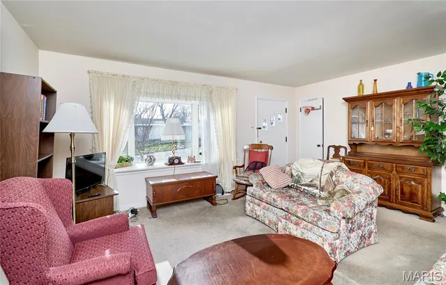 $218,000 | 917 Hawthorn Avenue, St. Charles, MO 63301