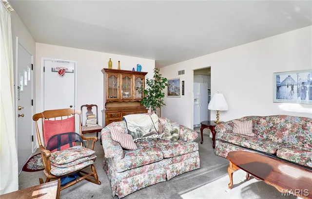 $218,000 | 917 Hawthorn Avenue, St. Charles, MO 63301