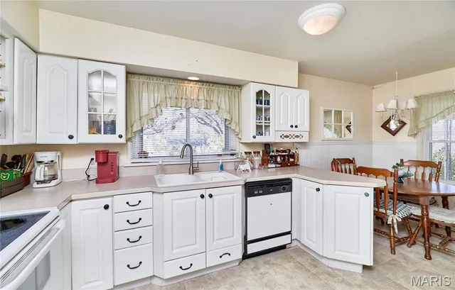 $218,000 | 917 Hawthorn Avenue, St. Charles, MO 63301