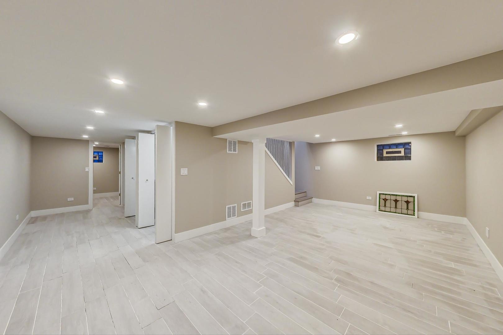 443 Raupp Boulevard Buffalo Grove, IL 60089 - Photo 13 of 21 a view of an empty room