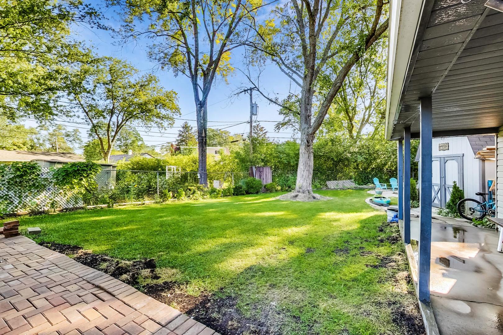 443 Raupp Boulevard Buffalo Grove, IL 60089 - Photo 17 of 21 a view of a backyard with garden