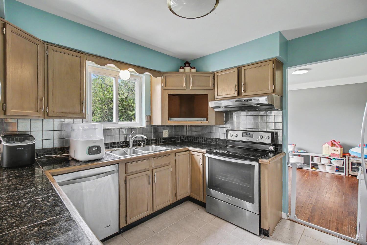 8493 Cheviot Road Cincinnati, OH 45247 - Photo 6 of 29