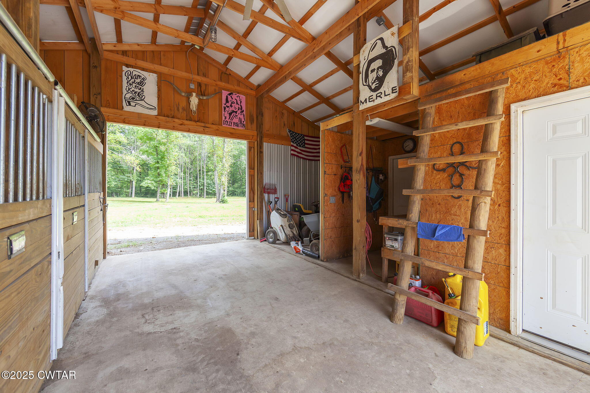 413 Law Lane Lexington, TN 38351 - Photo 9 of 25 a view of an empty room with a window