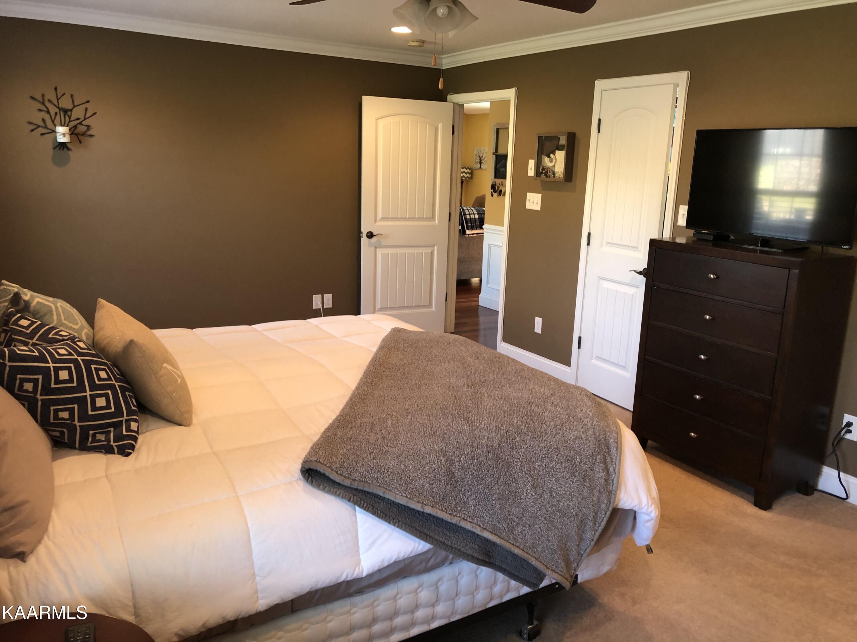 2109 Wesley Ridge Lane Knoxville, TN 37921 - Photo 10 of 15 A901C0EF-A12D-4B74-8669-3C9436721FF0