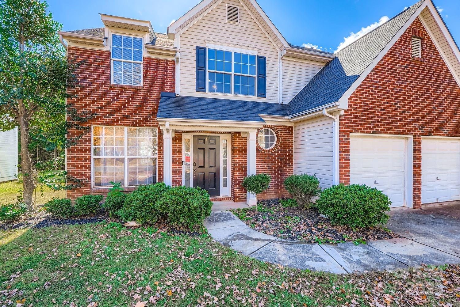 11609 Erwin Ridge Avenue Charlotte, NC 28213 - Photo 2 of 29 a front view of a house with garden