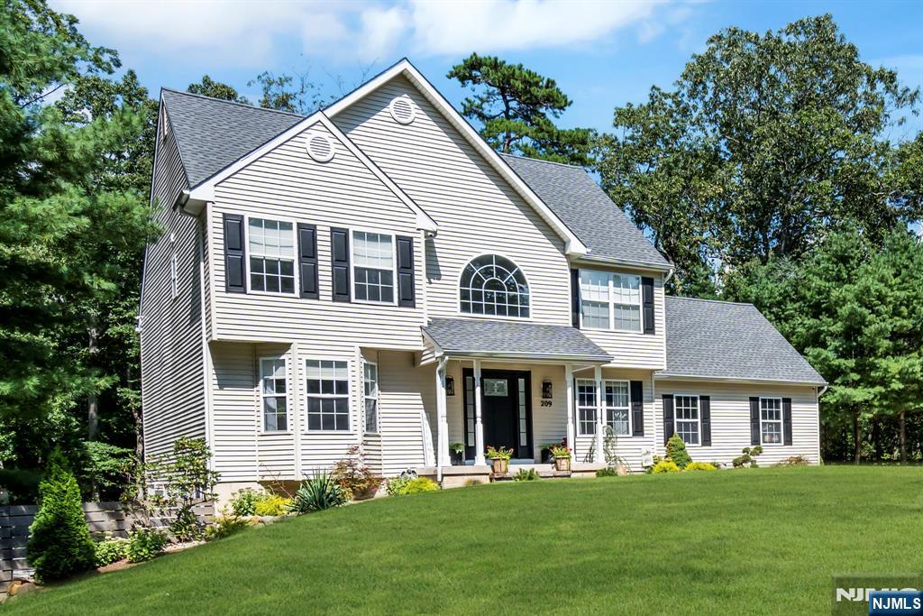 209 North Success Road Cream Ridge, NJ 08514 - Photo 5 of 40 Gallery Image 5