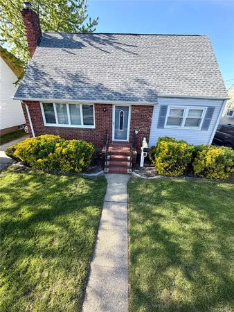$699,000 | 847 Jerusalem Avenue, Merrick, NY 11566