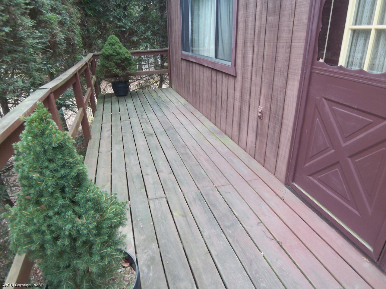 3 Spruce Road Blakeslee, PA 18610 - Photo 11 of 13 Deck