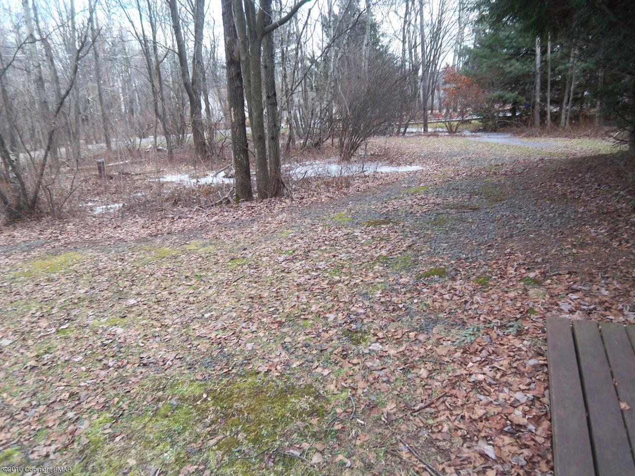 3 Spruce Road Blakeslee, PA 18610 - Photo 13 of 13 Cirular Driveway