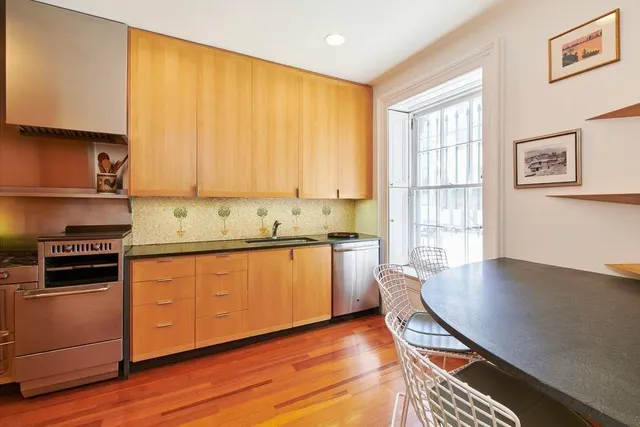 a picture of a black and white photo