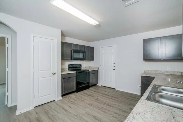 $1,640 | 312 Pronghorn Drive, Huntsville, TX 77320