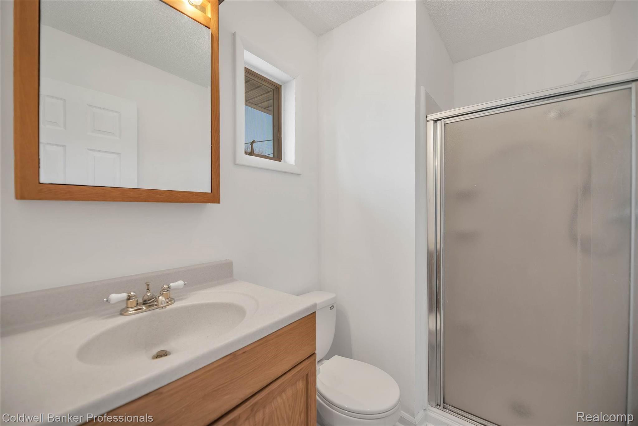 21206 Isabelle Street Romulus, MI 48174 - Photo 17 of 31 Private Master Bathroom