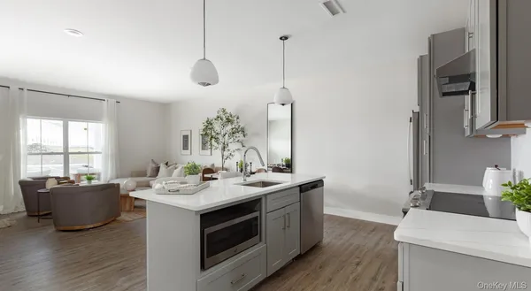 $3,450 | 3 Hudson W Drive, Unit 301, Marlboro, NY 12542