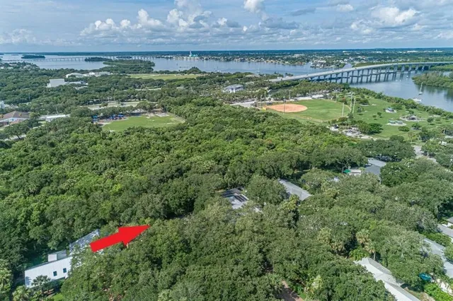 $10,000 | 326 Date Palm Road, Vero Beach, FL 32963