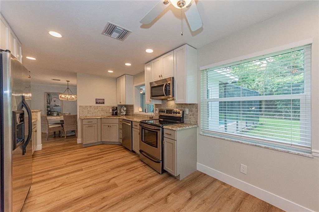 326 Date Palm Road Vero Beach, FL 32963 - Photo 10 of 26