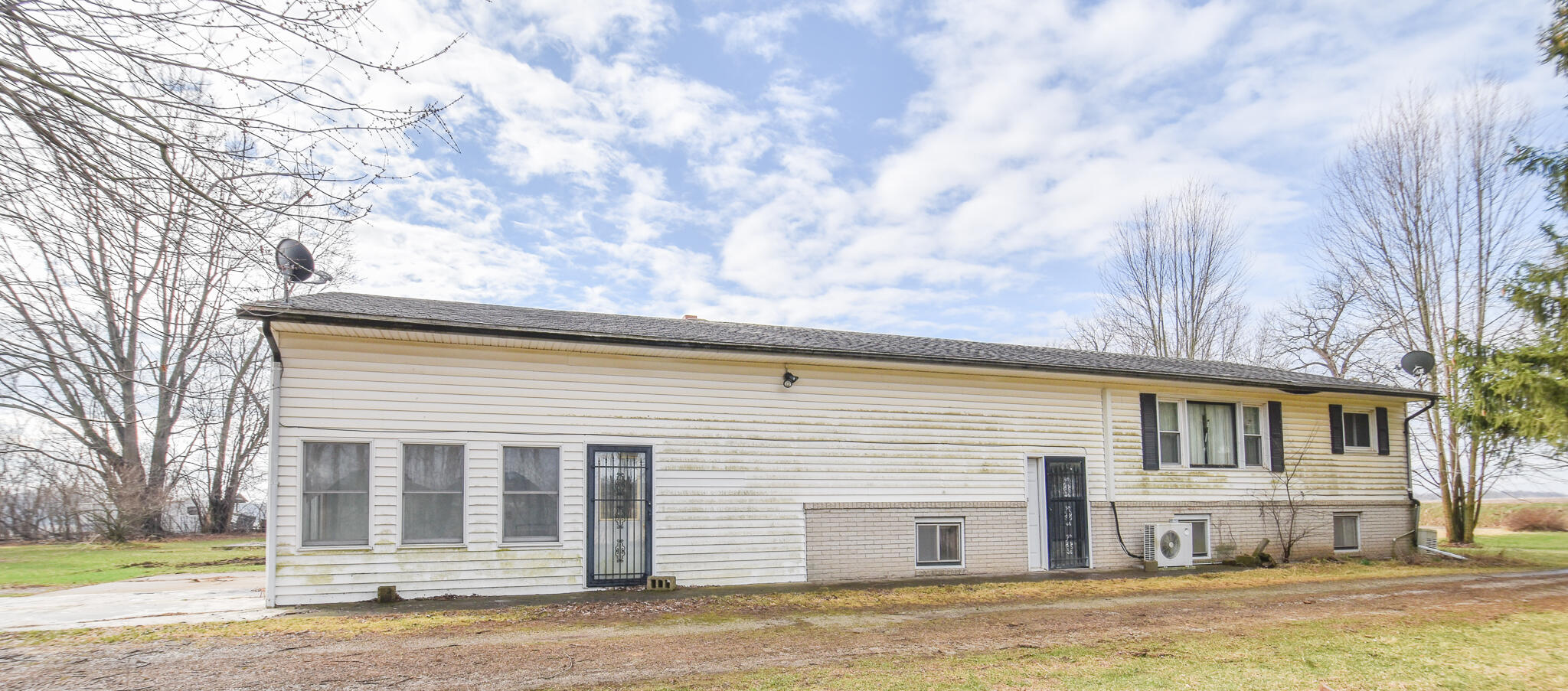 1023 Burbank Road Quincy, MI 49082 - Photo 2 of 34 DSC_0007