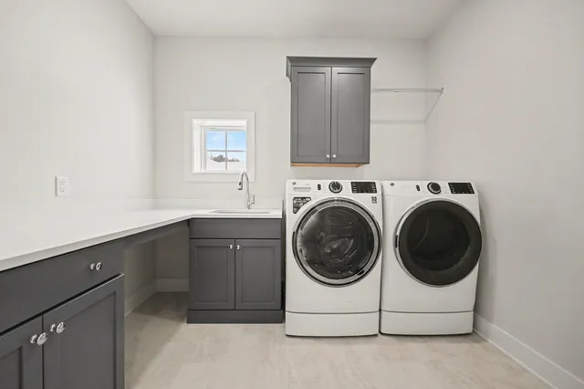 $1,100,000 | 4692 Knapp Blf Drive, Ada, MI 49301