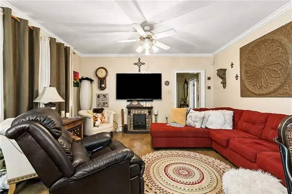 $215,000 | 435 1st Avenue, Harvey, LA 70058