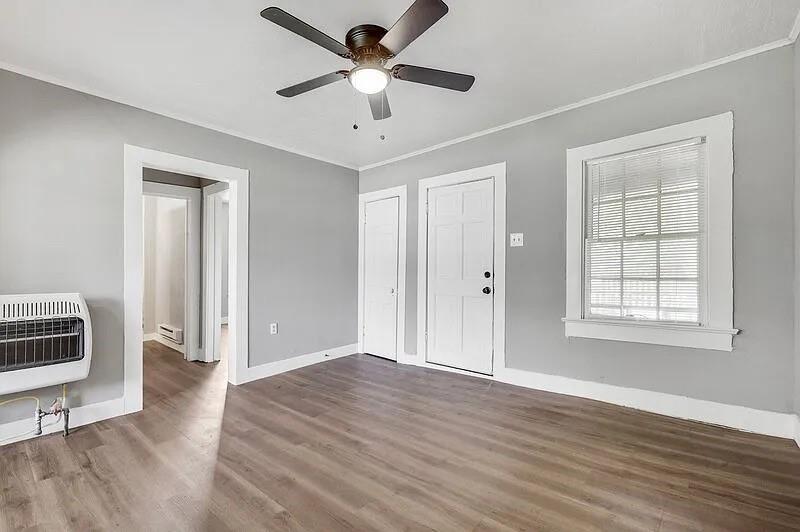 216 East Division Street Pilot Point, TX 76258 - Photo 6 of 17 Entrance foyer