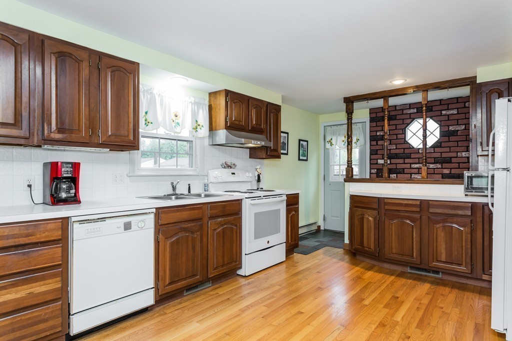 43 Holly Hill Road Springfield, MA 01119 - Photo 11 of 30 Gallery Image 11