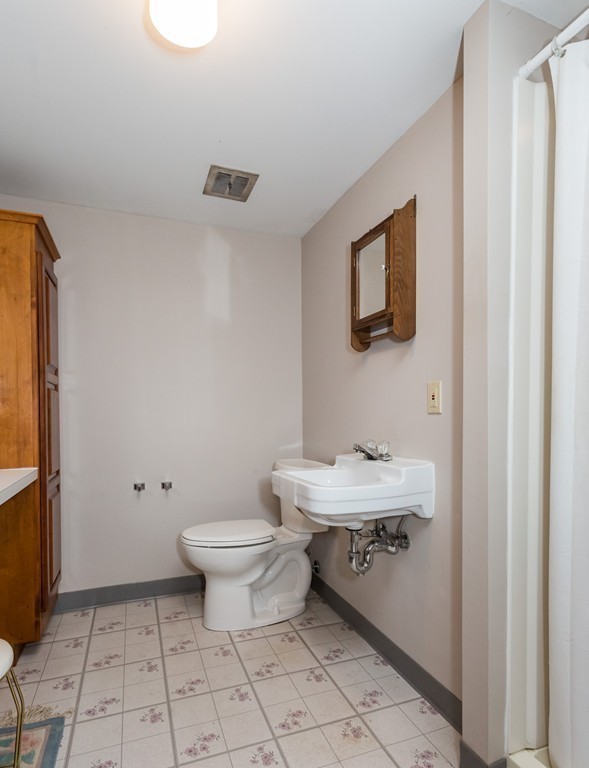 43 Holly Hill Road Springfield, MA 01119 - Photo 25 of 30 Gallery Image 25