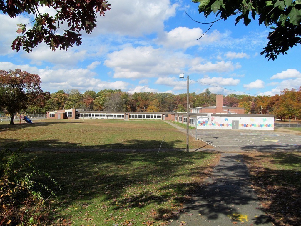43 Holly Hill Road Springfield, MA 01119 - Photo 29 of 30 Gallery Image 29