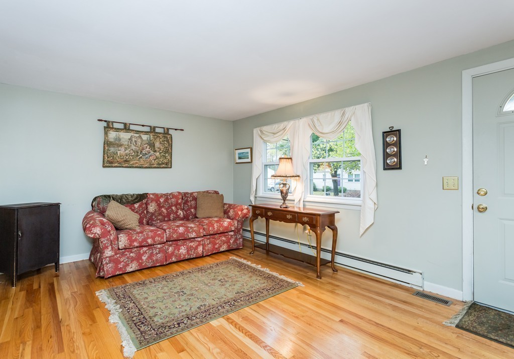 43 Holly Hill Road Springfield, MA 01119 - Photo 8 of 30 Gallery Image 8