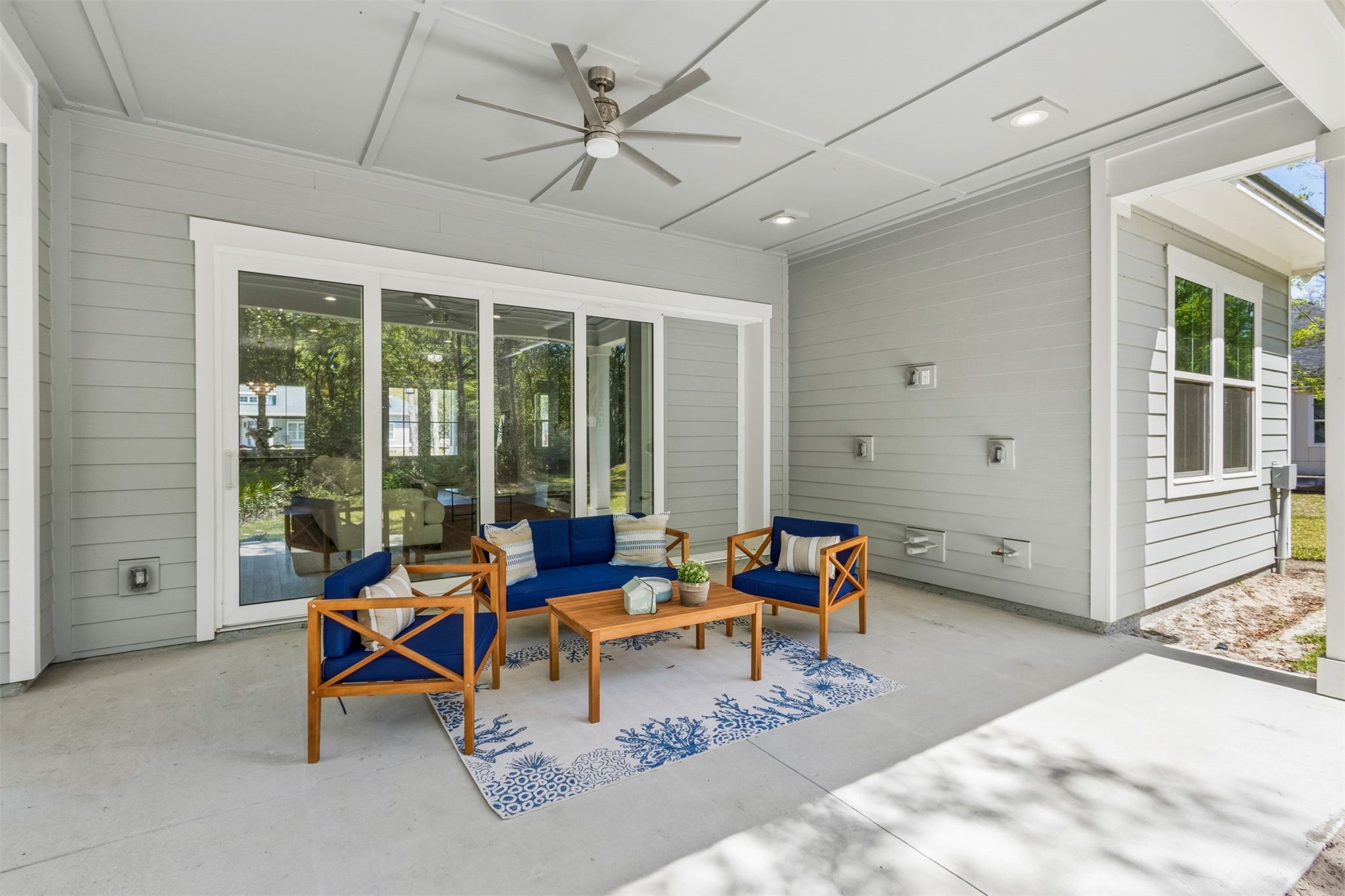 96050 Captains Pointe Road Yulee, FL 32097 - Photo 31 of 36 a living room with furniture and a large window