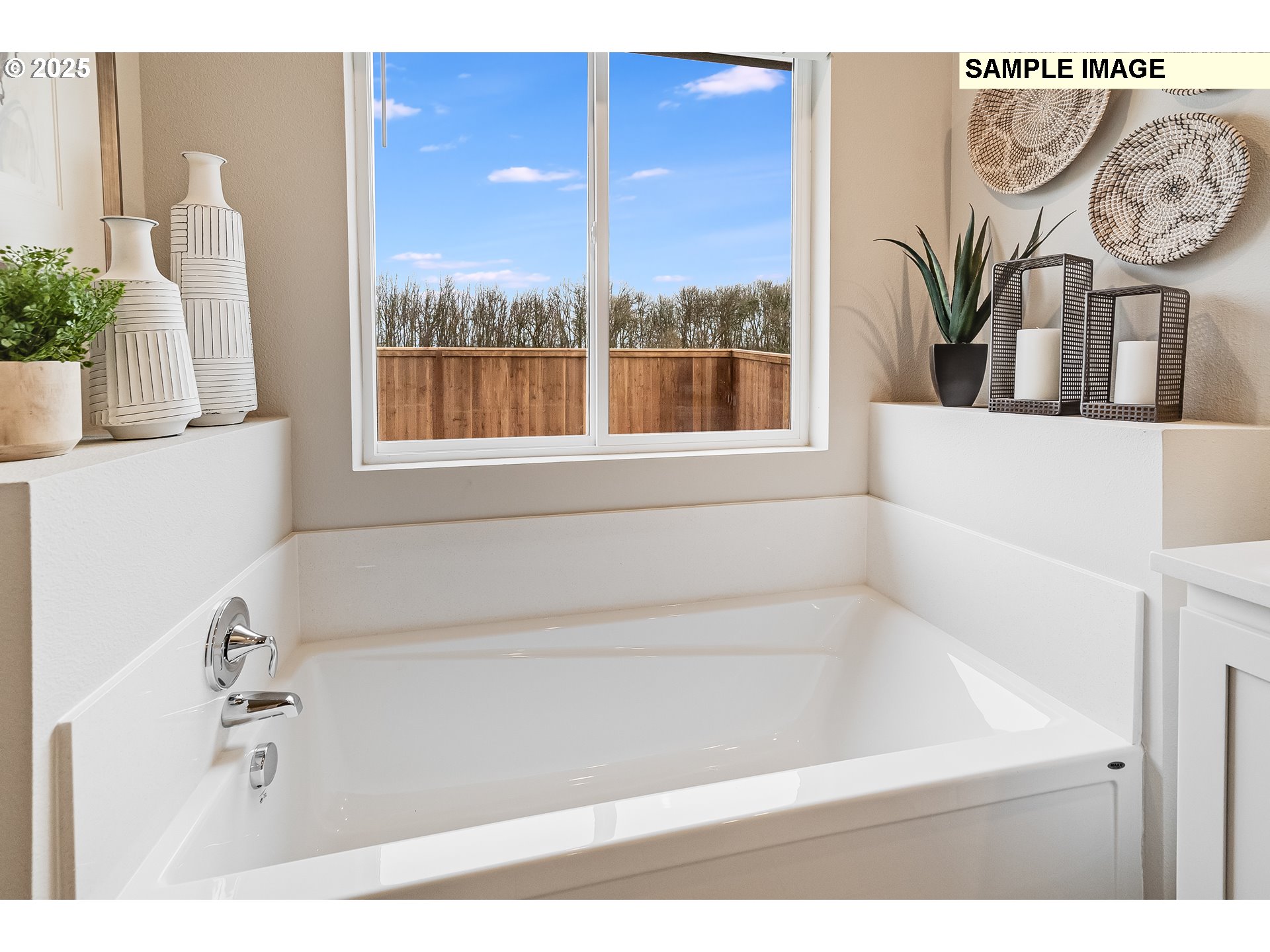 4327 Hackamore Court Southeast Albany, OR 97322 - Photo 16 of 25 a bathroom with a bathtub and a window