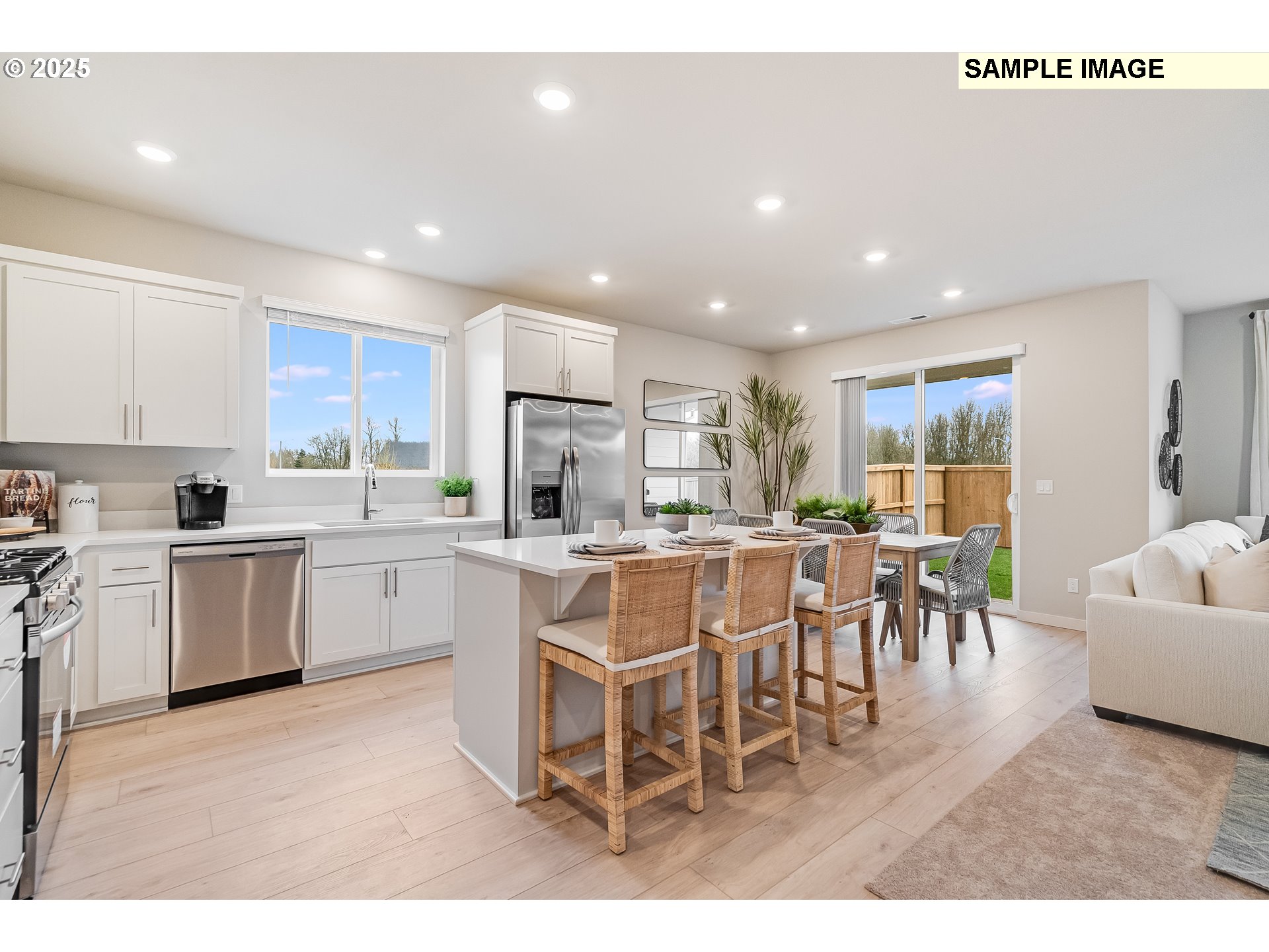 4327 Hackamore Court Southeast Albany, OR 97322 - Photo 6 of 25 a kitchen with a table and chairs