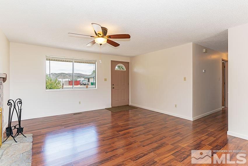 11510 Mistletoe Street Reno, NV 89506 - Photo 5 of 18 Photo 5
